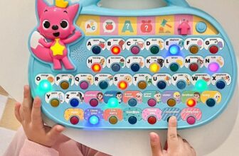 [🆕🇻🇳]  AreaKids – Chuyên hàng nội địa Hàn dành cho Mẹ và Bé 🧑‍🧒❤️️👶⭐️ Hot item cho bé học tiếng Anh – Bảng âm nhạc 𝐀𝐥𝐩𝐡𝐚𝐛𝐞𝐭 𝐏𝐚𝐝 PINKFONG x TIGER. Bảng chữ cái có hình nhân vật Pinkfong dễ thương, mang tới hơn 200 âm thanh vui , shares-0✔️ , likes-0❤️️ , date-2024-10-17 14:40:32🇻🇳🇻🇳🇻🇳📰🆕