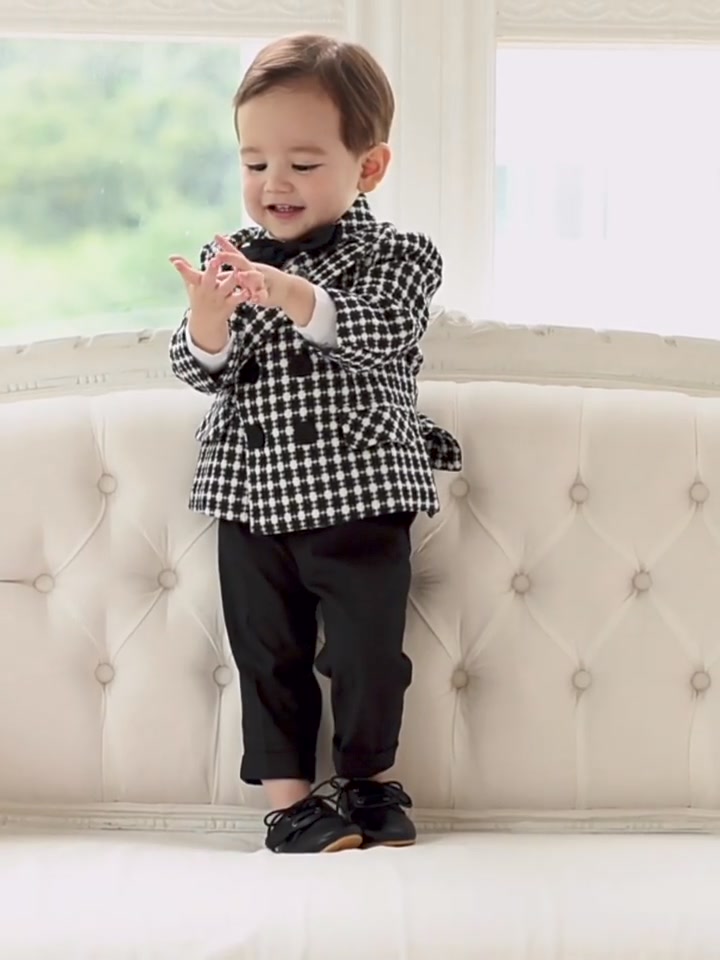 [🆕🇻🇳]  MMKID aims to bring kids the most high fashionable and high quality party design 🧑‍🧒❤️️👶⭐️ Set Vest cho bé trai với mix and match tinh tế giữa áo Vest hoạ tiết kẻ caro đen trắng bắt mắt, chiếc quần đen và sơ mi trắng, bé không chỉ mặc đẹp sang tr , shares-0✔️ , likes-12❤️️ , date-2024-10-16 23:08:48🇻🇳🇻🇳🇻🇳📰🆕