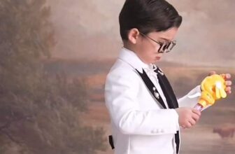[🆕🇻🇳]  MMKID aims to bring kids the most high fashionable and high quality party design 🧑‍🧒❤️️👶⭐️ Set Suits 5 mảnh với thiết kế áo vest dáng tailcoat đuôi tôm kết hợp với Gile, quần âu, sơ mi cùng textiles, mang lại cho bé một phong cách chuẩn quý tộc,  , shares-0✔️ , likes-6❤️️ , date-2024-10-17 22:08:09🇻🇳🇻🇳🇻🇳📰🆕