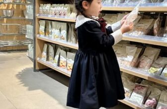 [🆕🇻🇳] Hello Kids – Hàng xuất xịn cho bé 😎❤️️⭐️ Nhìn chiếc đầm là biết hot hit liền ạ.
Chuẩn gu các mẹ và bé nhà Melisa rồi.
Tiểu thư – khí chất – sang quá trời với chiếc đầm này ạ.
Tinh tế – xinh từng  , shares-0✔️ , likes-51❤️️ , date-2024-10-19 02:02:35🇻🇳🇻🇳🇻🇳📰🆕