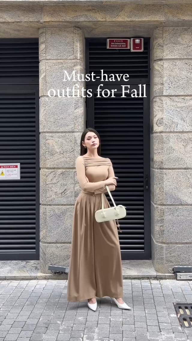 Fall fashion offers the perfect opportunity to experiment with textures and layers, creating unique and stylish outfits.
#DCHIC #DCHICvn #DCHICservice #DC