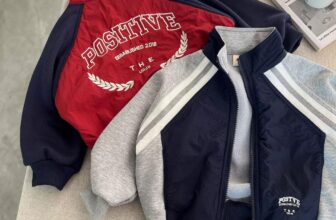 [🆕🇻🇳]  𝐀𝐥𝐯𝐢𝐧 & 𝐁𝐫𝐨𝐭𝐡𝐞𝐫 – 𝘒𝘪𝘥𝘴 𝘈𝘶𝘵𝘩𝘦𝘯𝘵𝘪𝘤 – Quần áo trẻ em nhập khẩu từ Mỹ 😎❤️️⭐️ 𝑨́𝒐 𝒌𝒉𝒐𝒂́𝒄 𝒄𝒉𝒐 𝒃𝒆́Các mom đang tìm kiếm áo khoác cho bé thì không thể bỏ qua mẫu này được ạ. Chất liệu dày dặn, lên dáng cực cool, thoải mái và năng độn , shares-1✔️ , likes-3❤️️ , date-2024-10-18 23:30:11🇻🇳🇻🇳🇻🇳📰🆕