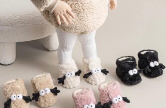 [🆕🇻🇳]  Hello Bébe ▪️ Shop chuyên order Quảng Châu 🧑‍🧒❤️️👶⭐️ Boot lông cừu cho các elm bé nhỏ
Nhìn yêu thực sự lunnn
Đế mềm quai dán vừa ấm vừa êmm
Mã này ai không nhanh thì hớt sizeBảng size:
Size S: 11cm (0-6 t , shares-0✔️ , likes-2❤️️ , date-2024-10-18 19:54:14🇻🇳🇻🇳🇻🇳📰🆕