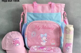 [🆕🇻🇳]  Bí Bo Shop – Cửa hàng quần áo sơ sinh & trẻ em 🧑‍🧒❤️️👶⭐️ Túi học thêm #kuromi #mymelody #cinnamoroll cho bé, hàng chính hãng #Sanrio
Kích thước: cao 34 ngang 28 rộng 10cm
Dáng cầm tay, và đeo chéo có kéo khoá , shares-0✔️ , likes-1❤️️ , date-2024-10-18 21:01:47🇻🇳🇻🇳🇻🇳📰🆕