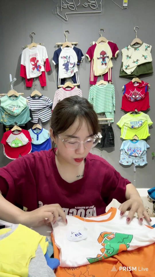 [🆕🇻🇳]  CHUNKids.vn – (Chun Kids )-Cửa hàng quần áo sơ sinh & trẻ em 🧑‍🧒❤️️👶⭐️ Khoác da cổ bẻ sơmi viền loang đỉnh nóc nhà em đã back fullsize rồi các má ơiii
Đợt này em có giá tốt đến tay các Mom chỉ 2xx xu thuiii
Cá tính, ăn tơi  , shares-0✔️ , likes-4❤️️ , date-2024-10-18 16:47:08🇻🇳🇻🇳🇻🇳📰🆕