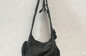 [🆕🇻🇳] Tiệm của Xoăn – Mua sắm & bán lẻ 🧑‍🧒❤️️👶⭐️ Túi ché.o
190ka
– Size hết túi 33x25x15cm
– mau xám đen
– cond 8,5/10
Bạc nhẹ xíu, dày dặn
, shares-0✔️ , likes-0❤️️ , date-2024-10-18 15:51:58🇻🇳🇻🇳🇻🇳📰🆕