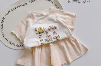 [🆕🇻🇳]  MiniumBaby – thương hiệu thời trang thiết kế chất lượng cao dành cho trẻ em 🧑‍🧒❤️️👶⭐️ 𝐇𝐄𝐋𝐋𝐎 𝐒𝐔𝐍𝐒𝐇𝐈𝐍𝐄 || Thấy post này, là tín hiệu vũ trụ gửi đến các Mama & Papa phải chốt em nó ngay thôi. Ưng từ kiểu dáng đến chất liệu, riêng form này mặc b , shares-1✔️ , likes-2❤️️ , date-2024-10-18 14:30:04🇻🇳🇻🇳🇻🇳📰🆕