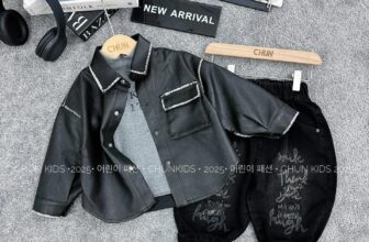 [🆕🇻🇳]  CHUNKids.vn – (Chun Kids )-Cửa hàng quần áo sơ sinh & trẻ em 🧑‍🧒❤️️👶⭐️ Khoác da cổ bẻ sơmi viền loang đỉnh nóc nhà em đã back fullsize rồi các má ơiii
Đợt này em có giá tốt đến tay các Mom chỉ 2xx xu thuiii
Cá tính, ăn tơi  , shares-0✔️ , likes-4❤️️ , date-2024-10-18 16:47:08🇻🇳🇻🇳🇻🇳📰🆕