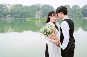 [🆕🇻🇳] Chụp Ảnh Cưới Đẹp – Lavender Wedding 🤵🏻 Top1Wedding 👰🏻  Đêm nay anh dạo một mình
Hồ Gươm ánh điện lung linh tuyệt vời
Chiếc cầu Thế Húc đỏ tươi
Cong cong đứng đợi – nhớ người đi xa
Đêm thu mờ tỏ trăng ngà
H , shares-0✔️ , likes-2❤️️ , date-2024-10-18 15:59:10🇻🇳🇻🇳🇻🇳📰🆕