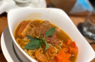 [☕️🇻🇳] Coffee Bùi Văn Ngọ – Chuỗi Cà Phê thuộc công ty Bùi Văn Ngọ Food 🥤 Top1Coffee ☕️ Bò kho của Bùi Văn Ngọ Coffee. Nước sánh nhẹ, đậm đà, thịt bò thấm vị, gân mềm nhưng vẫn còn giữ được độ giòn, cà rốt ngọt thanh vị rau củ. Sáng-trưa-tối đ , shares-0✔️ , likes-8❤️️ , date-2020-06-15 14:33:03🇻🇳🇻🇳🇻🇳📰🆕