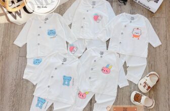 [🆕🇻🇳]  HG Kids – Xưởng Sỉ Quần Áo Cho Bé 🧑‍🧒❤️️👶⭐️  Bộ dài thun lạnh trắng, vải mềm mịn, thoáng mát, phù hợp cho bé mặc xuyên suốt 4 mùa.
Có 3 size (phù hợp cho bé từ 3-9kg)
——
Hotline/Zalo: 0344.53 , shares-1✔️ , likes-4❤️️ , date-2024-01-14 02:49:48🇻🇳🇻🇳🇻🇳📰🆕