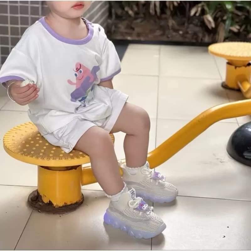 [🆕🇻🇳] Piza Mama & Kid – Chuyên giày dép – phụ kiện cần thiết cho bé 🧑‍🧒❤️️👶⭐️ Nếu yêu em là sai
…Thì Bé đây không cần đúng Mẫu giày đế đèn mềm chuẩn hàng QCCC nó khác bọt hẳn mẹ ạ  Hàng SẴN – FULL size bé 6 tháng trở lên ạ
, shares-1✔️ , likes-8❤️️ , date-2024-11-02 18:45:38🇻🇳🇻🇳🇻🇳📰🆕