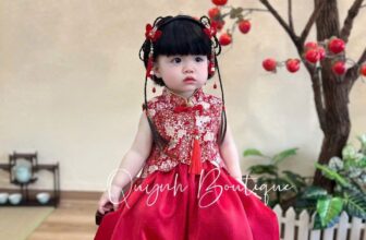 [🆕🇻🇳]  Quỳnh Boutique – Cửa hàng quần áo sơ sinh, trẻ em 🧑‍🧒❤️️👶⭐️  𝑽𝑨́𝒀 Đ𝑶̉ 𝑪𝑯𝑶 𝑩𝑬́ 𝑪𝒖̛̣𝑵𝑮
Mẫu váy đỏ với thiết kế vừa lạ vừa xinh
Màu đỏ nổi bật và may mắn cho năm mới. Các mom đang tìm kiếm mẫu váy đỏ cho gái yêu diện , shares-3✔️ , likes-19❤️️ , date-2024-11-04 04:32:11🇻🇳🇻🇳🇻🇳📰🆕
