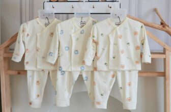 [🆕🇻🇳] Tổng kho sơ sinh Lynh Lee – Tổng kho sỉ lẻ Mẹ và bé 🧑‍🧒❤️️👶⭐️  Happy Kids chào thu bộ nỉ sơ sinh cúc bấm mới
Thiết kế vạt vuông xịn xò, ống tay và chân thiết kế bo giữ ấm cho bé tốt nhất
Quần đáp mông thoải mái cho , shares-0✔️ , likes-1❤️️ , date-2024-11-04 16:17:26🇻🇳🇻🇳🇻🇳📰🆕