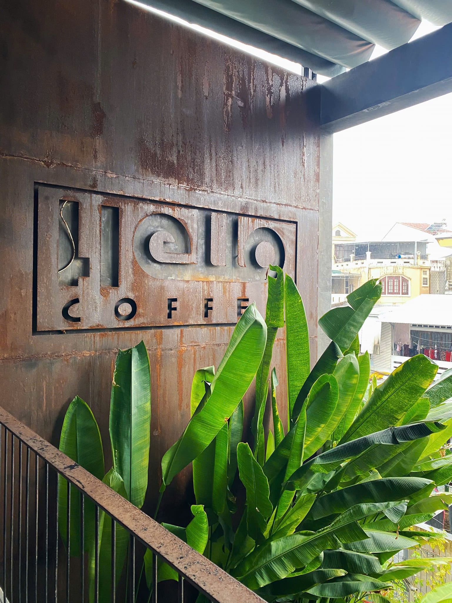 [☕️🇻🇳] Hello Coffee – Quán cà phê Internet Thành Phố Huế 🥤 Top1Coffee ☕️ Mùa mưa,  Mỗi năm tới cái mùa này tụi mình lại chậm đi mấy nhịp.
Chậm để nhìn ngắm những ngày mưa rơi.
Chậm để lắng lo mỗi l , shares-0✔️ , likes-19❤️️ , date-2024-11-04 17:25:13🇻🇳🇻🇳🇻🇳📰🆕