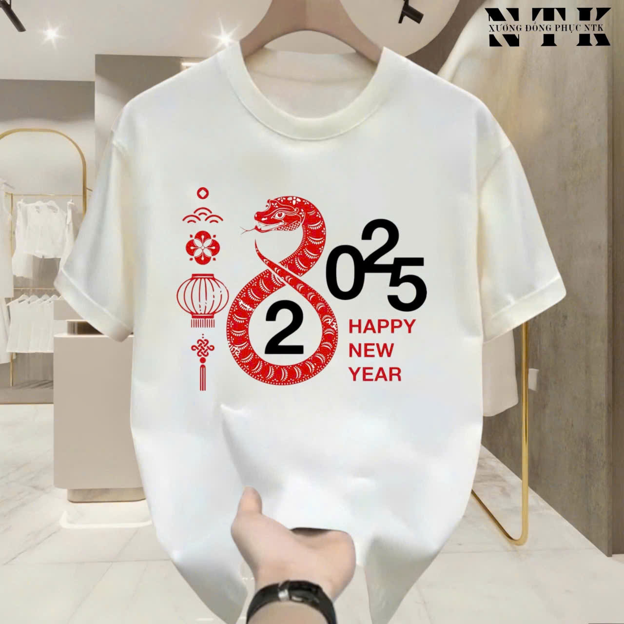 Váy tăm giấy dài tay cổ thuyền LeeGi, vẻ đẹp đơn giản mà sang trọng, tôn lên nét duyên dáng nàng thơ. Sự lựa chọn hoàn hảo cho các nàng yêu nét đẹp đơn giả