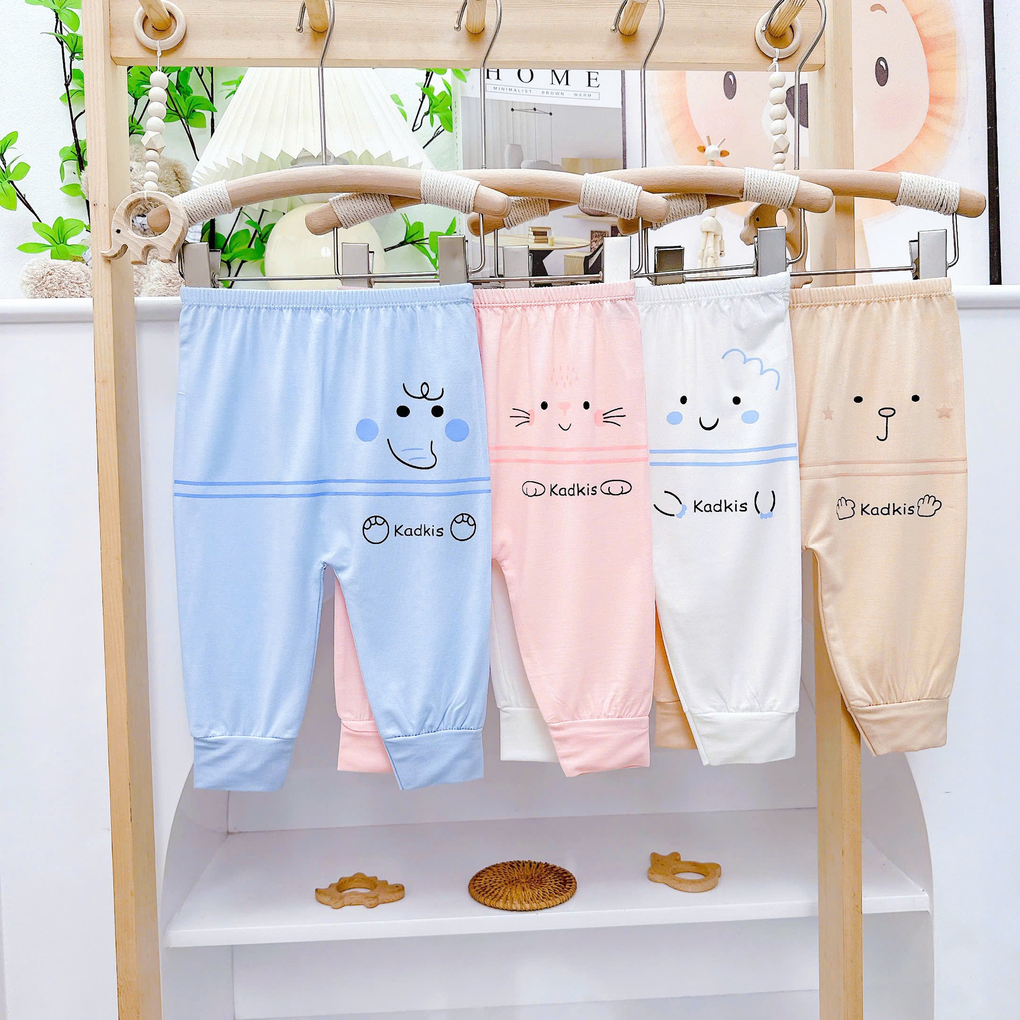 [🆕🇻🇳] NEO – Thời Trang Bé Cao Cấp – Thiết kế, sản xuất và phân phối thời trang trẻ em cao cấp 🧑‍🧒❤️️👶⭐️  Quần dài KAD cao cấp cho bé 0-14M
Quần chất Cotton pettit được làm từ chất liệu mềm mại, an toàn và thoáng mát, bảo vệ làn da nhạy cảm của bé.
Thiết k , shares-0✔️ , likes-2❤️️ , date-2024-10-21 21:39:08🇻🇳🇻🇳🇻🇳📰🆕