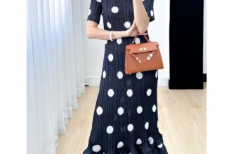 [🆕🇻🇳] 55kg.Linh – Quần áo ( Thương hiệu ) 👕 Top1Fashion 👗  RESTOCKMột trong những dáng váy được các Chị yêu thích nhất của Tiệm, tôn dáng, dễ mặc và ứng dụng, mặc được nhiều dịp. Sản phẩm thuộc dòng vải dập ly k , shares-0✔️ , likes-2❤️️ , date-2024-11-01 18:27:05🇻🇳🇻🇳🇻🇳📰🆕