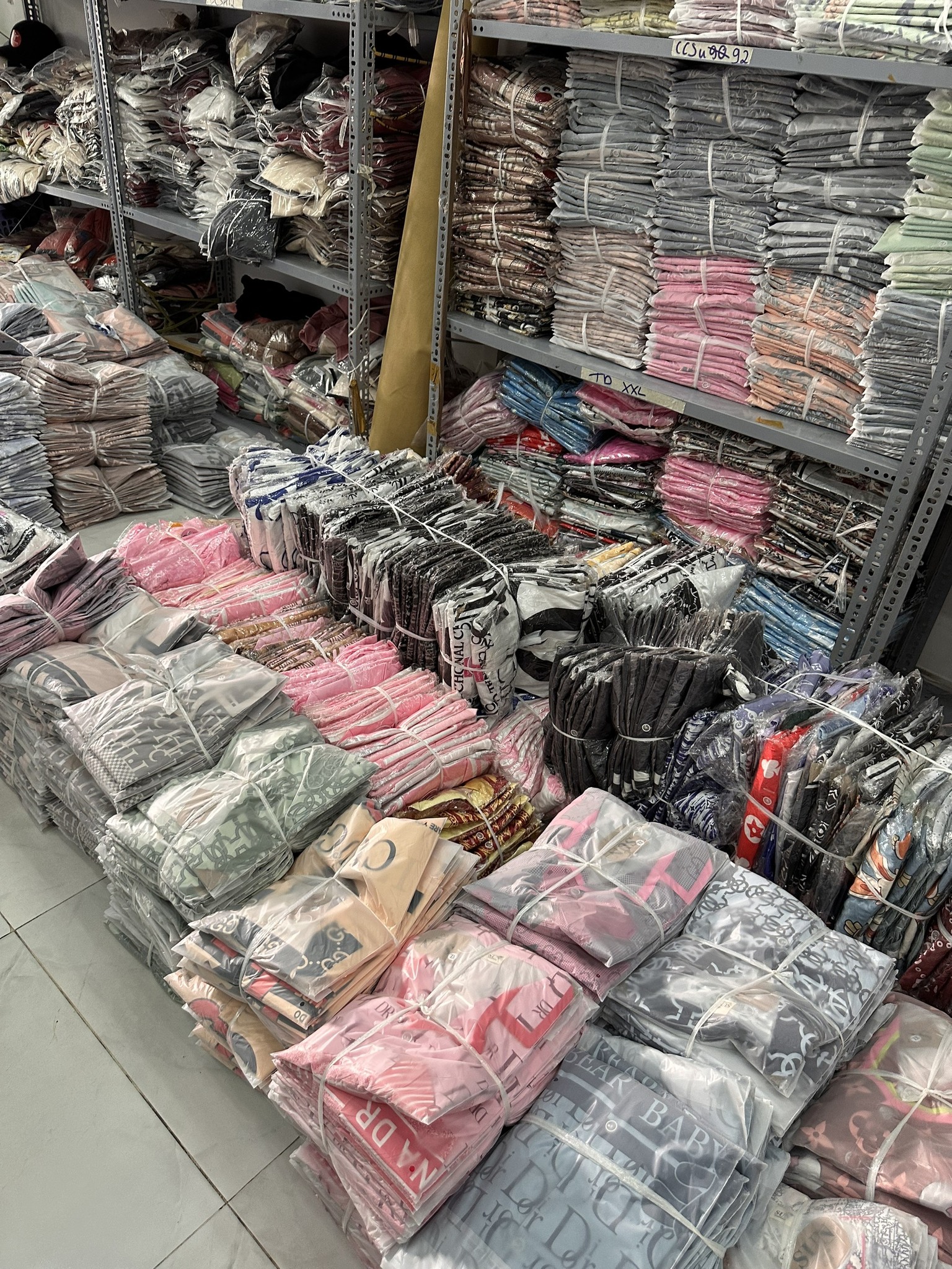 [🆕🇻🇳] Thời trang công sở K&K Fashion tự tin mang lại nét đẹp quyến rũ đầy lôi cuốn cho người phụ nữ công sở hiện đại 👕 Top1Fashion 👗  Chọn ngay outfit trẻ trung xuống phố ngày chủ nhật cùng K&K Fashion nàng nhé!   Áo
Mã SP: ASM21-15
Giá: 370.000 VNĐ
Chất liệu: Tơ dập   Quần
Mã  , shares-0✔️ , likes-0❤️️ , date-2024-11-14 16:10:27🇻🇳🇻🇳🇻🇳📰🆕