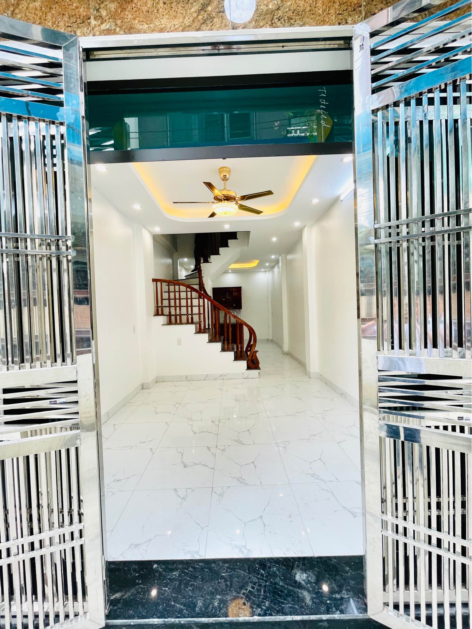 [🆕🇻🇳] Bếp Phố 🍔 Top1Food 🍜 Tóp mỡ mắm tỏi loại hũ xinh xinh này đem đi đâu cũng tiện. Khách đặt hàng inbox bếp giao nha 
 , shares-0✔️ , likes-4❤️️ , date-2024-11-08 01:42:30🇻🇳🇻🇳🇻🇳📰🆕