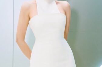 [🆕🇻🇳] LANE JT – Đấu trường sắc đẹp trong nước và quốc tế 👕 Top1Fashion 👗  2nd Runner Up Miss Supranational 2022 –
Ms. 𝐊𝐢𝐦 𝐃𝐮𝐲𝐞𝐧 glowing in Ayat Turtleneck Midi Dress from FALL24 Collection.
Available in Black | White———
, shares-9✔️ , likes-51❤️️ , date-2024-11-03 03:00:17🇻🇳🇻🇳🇻🇳📰🆕