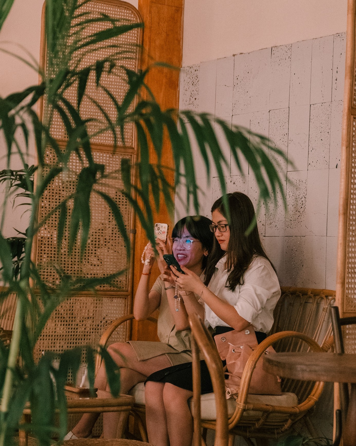 [☕️🇻🇳] Kai Coffee – Phong cách Âu – Mỹ 🥤 Top1Coffee ☕️ Cần mấy anh Ngưu Ma Vương, mấy bé Hồng Hài Nhi  đóng giả tổng tài ủng hộ tụi em đơn ngàn ly nước để kéo số tháng 10 ạ ‍
_ , shares-2✔️ , likes-89❤️️ , date-2024-10-31 17:02:36🇻🇳🇻🇳🇻🇳📰🆕