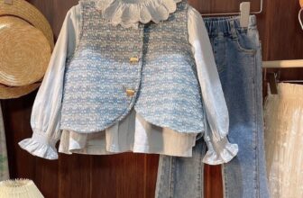 [🆕🇻🇳]  Cơm Tấm – Chuyên các sản phẩm cho bé 🧑‍🧒❤️️👶⭐️ Mẹ k muốn đau đầu nghĩ xem phối đồ cho con kiểu gì thì lấy theo set luôn nè các mẹ. Xinh iu lắmmmmm
– Set 3 món: Áo gile, áo sơ mi và quần jean ống loe nh , shares-0✔️ , likes-3❤️️ , date-2024-10-31 07:36:52🇻🇳🇻🇳🇻🇳📰🆕