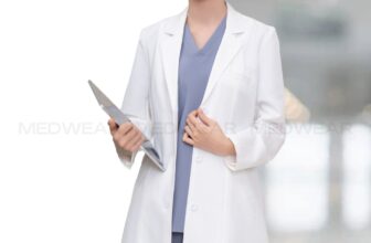 [🆕🇻🇳] Medwear – Thương hiệu thời trang y tế 👕 Top1Fashion 👗   Lily Blouse từ Medwear mang lại sự thanh lịch và thoải mái hoàn hảo cho các y bác sĩ. Được làm từ chất liệu mềm mại, thoáng mát và co giãn tốt, áo giúp bạ , shares-3✔️ , likes-8❤️️ , date-2024-09-12 01:44:59🇻🇳🇻🇳🇻🇳📰🆕