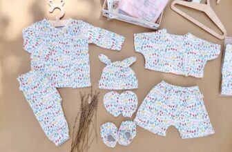 [🆕🇻🇳] Nhà Cát baby – chuyên sỉ lẻ quần áo sơ sinh thiết kế và tự may Nachi baby 🧑‍🧒❤️️👶⭐️ Toàn màu xinh thôi ạ
Za le
– bộ quần áo dài 85k
– set dài (bộ quần áo kèm mũ tất) 135k
– bộ quần áo cộc 75k
– set cộc (bộ quần áo kèm mũ tất) 115k
, shares-0✔️ , likes-4❤️️ , date-2024-10-15 17:03:37🇻🇳🇻🇳🇻🇳📰🆕
