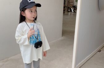 [🆕🇻🇳] Kiddy Sun Việt Nam – KIDDY SUN CHÚNG MÌNH RA ĐỜI VÌ TÌNH YÊU VỚI TRẺ THƠ 💖 🧑‍🧒❤️️👶⭐️  SET ĐỒ THU ĐÔNG SIÊU XINH SALE CỰC SỐC CHỈ 99k
Với màu trắng basic cùng điểm nhấn xẻ tà cách điệu cá tính khiến cho bé yêu trông thật phong cách.
Thiết kế , shares-1✔️ , likes-5❤️️ , date-2024-11-02 13:20:04🇻🇳🇻🇳🇻🇳📰🆕