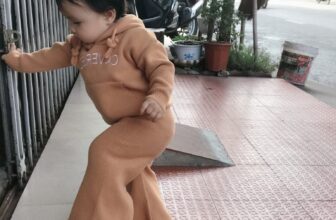 [🆕🇻🇳] Sữa Kids – chuyên Quần áo Trẻ em Quảng Châu 👕 Top1Fashion 👗  Bạn nào thích bộ như mẫu cua shop diện k ạ. Thời tiết này k cần mặc nhiều mỗi bộ này là đã đủ ấm rồi ạ. Ra đg khoác thêm mỗi áo nhẹ là okiHôm nay tâm tr , shares-0✔️ , likes-3❤️️ , date-2019-11-14 15:59:03🇻🇳🇻🇳🇻🇳📰🆕