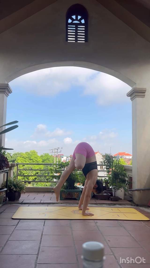 [🆕🇻🇳] Yoga Ngọc Ánh 🧘 Top1Yoga 🧘 Một vài dáng handstand biến thể với Ngọc Ánh 
 , shares-0✔️ , likes-124❤️️ , date-2024-10-26 14:25:00🇻🇳🇻🇳🇻🇳📰🆕