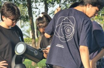 [🆕🇻🇳] Vật Lý Thiên Văn ♥️️ Top1Index 📚  Ngay lúc này tại Công viên Yên Sở, các thành viên #VLTV đang lắp đặt kính thiên văn để quan sát vết đen Mặt Trời.
#4years
, shares-0✔️ , likes-48❤️️ , date-2024-10-20 23:15:44🇻🇳🇻🇳🇻🇳📰🆕