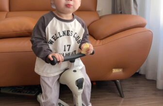 [🆕🇻🇳]  LUV MICHI – Thời trang trẻ em cao cấp 🧑‍🧒❤️️👶⭐️ Chỉ #139k 1 set 3 chi tiết áo quần tặng luôn mũ
Quá rẻ quá xinh cho 1 set như nàyyyy lun ạ   Bảng sz kham khảo:
90 6-9kg
100 9-12kg
110 13-15kg
120  , shares-0✔️ , likes-1❤️️ , date-2024-10-21 03:14:37🇻🇳🇻🇳🇻🇳📰🆕