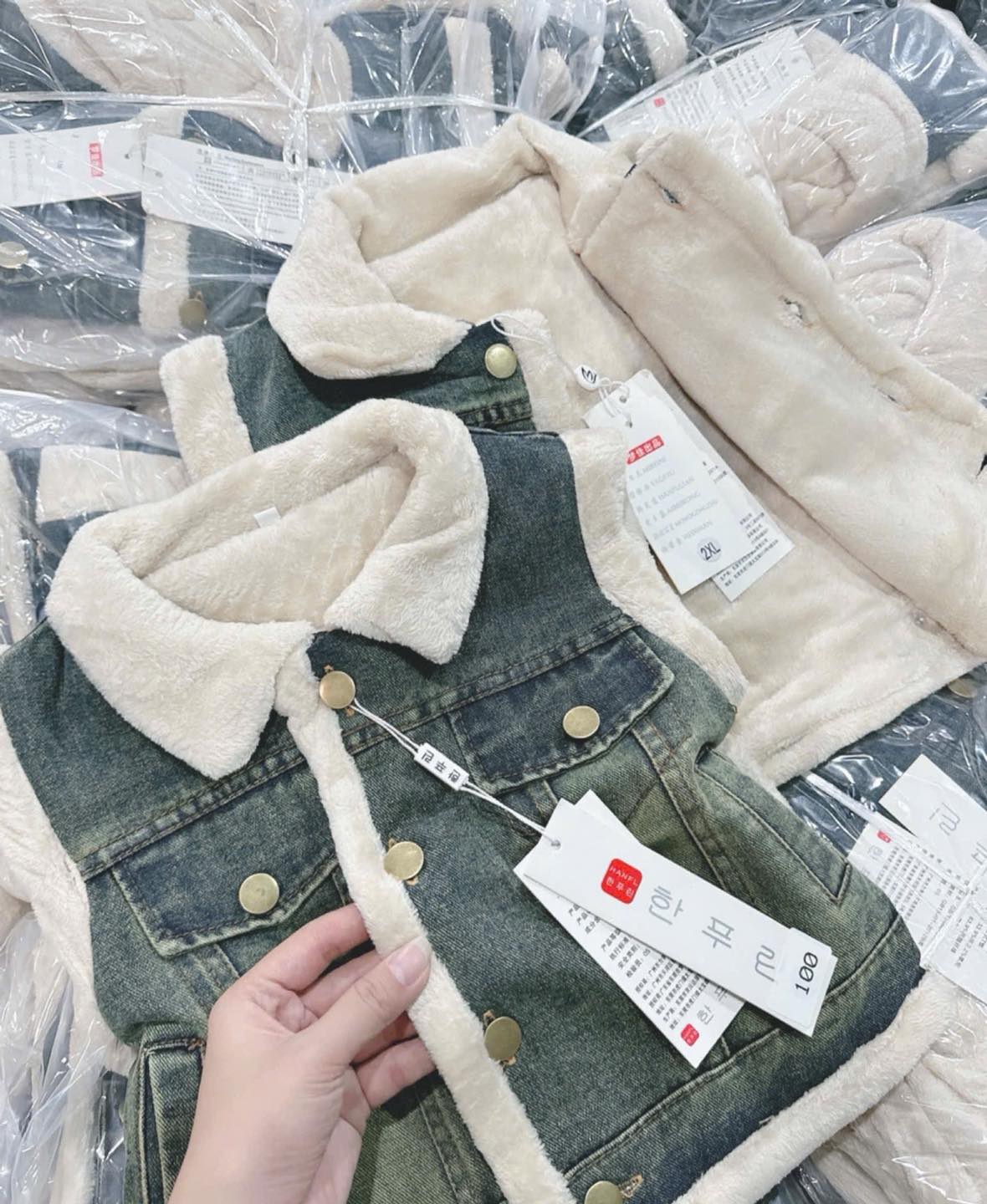 [🆕🇻🇳] Tommy baby – Quần áo sơ sinh & trẻ em 🧑‍🧒❤️️👶⭐️ OD NHANH – ÁO JEAN GILE LÓT LÔNG CHO BÉ 
 Only #169kkk/áo
 Bảng size: 
 Size 100: 8-11kg  
 Size 110: 11-14kg  
 Size 120: 14-17kg  
 Size 130: 17-20kg  
  , shares-3✔️ , likes-43❤️️ , date-2024-10-29 17:05:49🇻🇳🇻🇳🇻🇳📰🆕