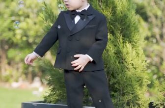 [🆕🇻🇳]  MMKID aims to bring kids the most high fashionable and high quality party design 🧑‍🧒❤️️👶⭐️ Set Vest đen cho bé trai, cổ phối lụa tinh tế, màu đen vân nổi ánh kim sang trọng, thiết kế may đo đẳng cấp, từng đường kim mũi chỉ, chất liệu vải tuyển ch , shares-5✔️ , likes-116❤️️ , date-2024-10-09 14:22:50🇻🇳🇻🇳🇻🇳📰🆕