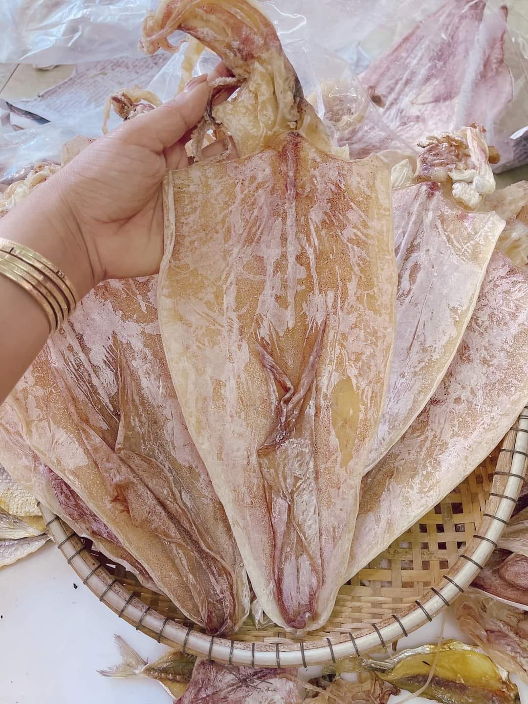 [🆕🇻🇳] MẮM HUẾ 🍔 Top1Food 🍜 TO NHẤT -NGON NHẤT
 Mực câu mực com khổng lồ shop  e đây ạ 
   1 con _130k ( size 12 con 1 kg)
  Lên đơn đi ace ơi .tết đên rồi mực khô nhà e làm quà biếu  , shares-0✔️ , likes-3❤️️ , date-2022-01-22 15:03:40🇻🇳🇻🇳🇻🇳📰🆕