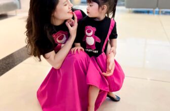 [🆕🇻🇳] NhungThi Designing – Thời trang thiết kế xu hướng mới 🧑‍🧒❤️️👶⭐️ ƯU ĐÃI CHÀO HÈ GIẢM 40% váy đôi mẹ bé
– Đủ size cho mẹ và bé từ 7-65kg, bầu bì bon chen thoải mái
– Chất vải mềm mại, mát, thấm hút mồ hôi
– Nhận hàng đ , shares-3✔️ , likes-33❤️️ , date-2023-04-04 16:55:38🇻🇳🇻🇳🇻🇳📰🆕