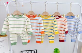 [🆕🇻🇳] Thời trang Trẻ Em Cao cấp 🧑‍🧒❤️️👶⭐️  ĐIỂM NHẤN XINH XINH CHÍNH LÀ EM ĐÂY – Chỉ #4x
Bộ dài tay Minky kẻ sọc size 3-20kg
Chất liệu vải thun lạnh cao cấp, mềm mịn thấm hút mồ hô , shares-0✔️ , likes-2❤️️ , date-2023-12-01 23:22:36🇻🇳🇻🇳🇻🇳📰🆕