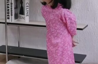 [🆕🇻🇳]  Carrot – Design for Girls – nhãn hiệu thời trang thiết kế dành cho bé gái từ tháng 01/2015 🧑‍🧒❤️️👶⭐️ Dành cho các Mom thích áo dài đơn giản, vừa vặn cho các bé để Áo dài không chỉ để dành cho Tết.
Form đồ nhà Carrot nổi tiếng chuẩn dễ mặc từ trước tới nay , shares-0✔️ , likes-0❤️️ , date-2023-12-17 17:14:28🇻🇳🇻🇳🇻🇳📰🆕