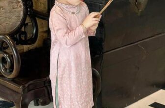 [🆕🇻🇳]  GẠO BABY STORE – Chuyên Hàng VNXK Thiết Kế Cao Cấp Cho Mẹ Và Bé 😎❤️️⭐️ Sét AD lụa siêu xinh t/k cổ tết sam kèm nơ kim loại xịn xò lạ mắt, vải lụa cao cấp mềm mịn mát tay  , nhiều màu cho bé lựa chọn ạ.
Size 1-10T
GBB280
𝑭𝑶𝑳𝑳 , shares-0✔️ , likes-2❤️️ , date-2023-12-12 15:51:12🇻🇳🇻🇳🇻🇳📰🆕