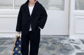 [🆕🇻🇳]  GẠO BABY STORE – Chuyên Hàng VNXK Thiết Kế Cao Cấp Cho Mẹ Và Bé 😎❤️️⭐️ HÀNG ĐANG VỀ
Set 3ct bé trai gồm : Áo vest- áo cotton + quần lưng chung   mặc tết thì Best các mẹ ơi
Set bộ vest cho bé trai cool ngầu, bảnh trai nhé
Bé c , shares-0✔️ , likes-2❤️️ , date-2023-12-12 15:52:49🇻🇳🇻🇳🇻🇳📰🆕