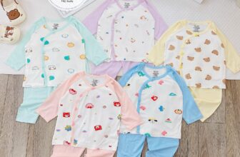 [🆕🇻🇳]  HG Kids – Xưởng Sỉ Quần Áo Cho Bé 🧑‍🧒❤️️👶⭐️ Có iu quá không nè mẹ ơi, 5 màu màu nào cũng xinh   Bộ sử dụng vải thun lạnh mềm mịn, mát rượi, co dãn tốt, an toàn cho da bé.
Có 3 size (phù hợp cho bé  , shares-3✔️ , likes-9❤️️ , date-2023-12-29 03:52:56🇻🇳🇻🇳🇻🇳📰🆕