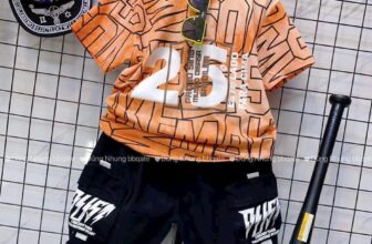 [???]  SHOP BABY TEDDY ?‍?❤️️?⭐️ @@@  Siêu phẩm mẫu sz ĐẠI CỒ cực hiếm cho bé trai Áo cotton Woat loang cao cấp phối quần kaki túi hộp đẹp. Size 25-45kg  Năm nay e về không nhiều khách tra , shares-1✔️ , likes-1❤️️ , date-2024-01-01 22:39:49????????