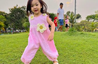 [🆕🇻🇳]  MONGU KIDS  thời trang thiết kế và phụ kiện trẻ em 🧑‍🧒❤️️👶⭐️ Mẫu Jum/Flower siêu cưng của nhà MONGU ạ
Hiện đang có giá ưu đãi tại :Những bông hoa bất đối xứng, to nhỏ được làm thủ công , điểm nhấn nhẹ nhàng cho  , shares-0✔️ , likes-15❤️️ , date-2024-04-21 18:08:30🇻🇳🇻🇳🇻🇳📰🆕