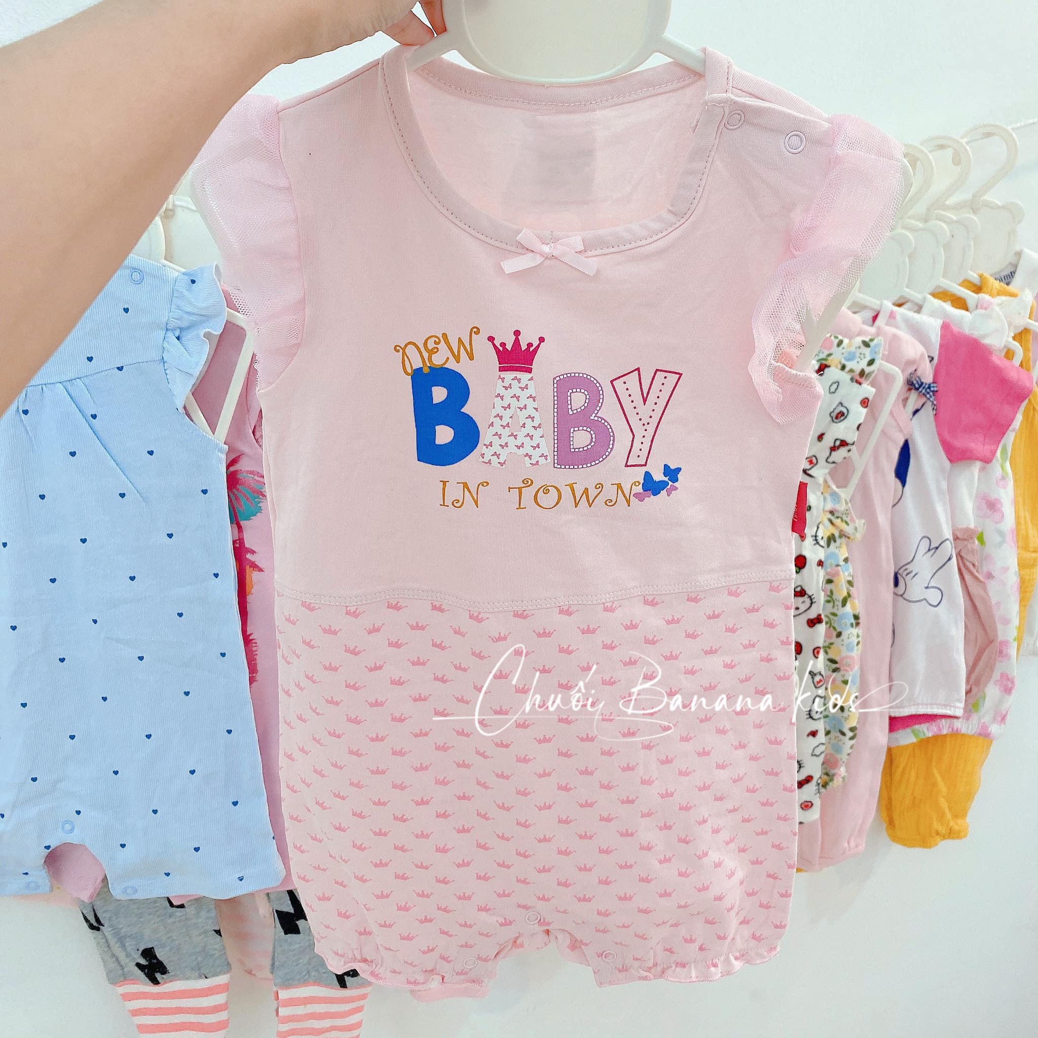 [🆕🇻🇳] Chuối-Banana Kids-chuyên quần áo sơ sinh, trẻ em xuất khẩu, hàng xuất dư, QC 🧑‍🧒❤️️👶⭐️ Nhà Chuối update các mẫu body đùi size 6-9m(7-9kg) còn hàng mẹ nhé. Hàng tuồn ra mỗi mẫu có 1-2 cái nên nhiều mẫu quay không hết nổi luôn ạ, mỗi size lại m , shares-0✔️ , likes-7❤️️ , date-2024-06-05 00:39:46🇻🇳🇻🇳🇻🇳📰🆕