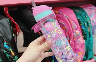 [🆕🇻🇳] 20 Kids – Hàng Xuất Xịn Cho Bé 🧑‍🧒❤️️👶⭐️ Hình xinh quá đẹp mê lun ạ.
Bình nước Smiggle chính hãng cho bé trai bé gái, Hàng xuất úc xịn sò, đẹp mê lun á các mom, rất nhiều mẫu hình đẹp cực kỳ.
Dun , shares-1✔️ , likes-4❤️️ , date-2024-06-15 07:01:41🇻🇳🇻🇳🇻🇳📰🆕