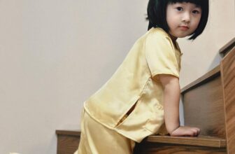 [???] Yi Closet Bán nét hồn nhiên, tặng kèm trang phục ?‍?❤️️?⭐️ Hôm nay định rằng sẽ chụp mẫu bộ bà ba vàng nhưng Yi lại muốn chơi đồ hàng với bạn nên là chưa có ảnh sản phẩm bộ này .
Khách thông cảm đợi thêm ít bữa ạ , shares-0✔️ , likes-17❤️️ , date-2024-07-08 08:18:19????????