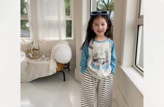 [🆕🇻🇳] Vyan – Mom & Baby Care 😎❤️️⭐️ Set quần suông bé gái xinh xinh  Màu nhã nhặn quần kẻ siêu cưng luôn ạ  #145k / set  Size:
100: 9-12kg
110: 13-15kg
120: 16-18kg
130: 19-21kg
140: 22- , shares-0✔️ , likes-0❤️️ , date-2024-08-08 23:07:10🇻🇳🇻🇳🇻🇳📰🆕