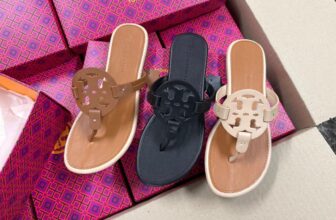 [???] XƯỞNG Hàng VNXK – CHUYÊN SỈ SLL HÀNG VNXK – HÀNG XƯỞNG – XUẤT DƯ – AUTH  ? Top1Fashion ?  Tory burch sandal
Siêu phẩm giày bệt liệu hãng dư
Bỏ qua tiếc đứt ruột ạ
Cha Chất da bò mềm êm, lên chân siêu sang luôn a
Size :36-39
Hàng sẵn
, shares-0✔️ , likes-0❤️️ , date-2024-08-18 19:24:08????????